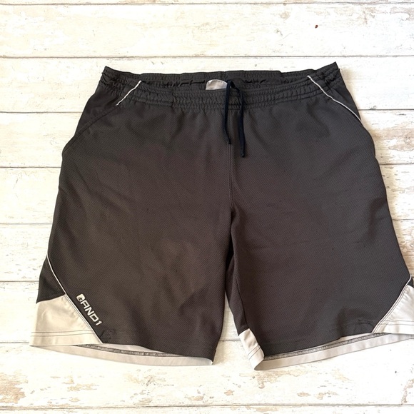 Men’s M Basketball Athletic Workout Casual Shorts Gray White Drawstring Medium - Picture 1 of 2